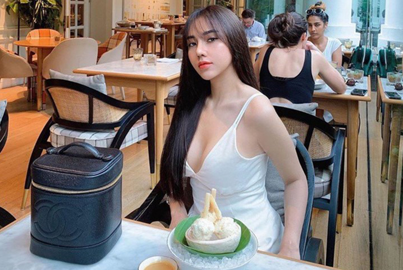 Bạn gái Hoàng Đức hiện đang là cô gái nóng bỏng nhất trong dàn WAGs Việt Nam