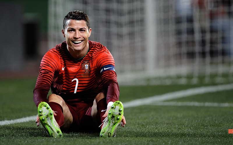 hình ảnh ronaldo an mừng