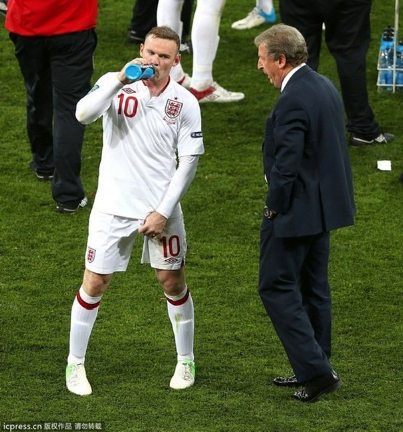 Rooney lộ hàng