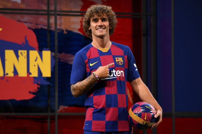 Antoine Griezmann cập bến Barcelona từ Atlético Madrid với mức phí 120 triệu euro vào mùa giải 2019/20