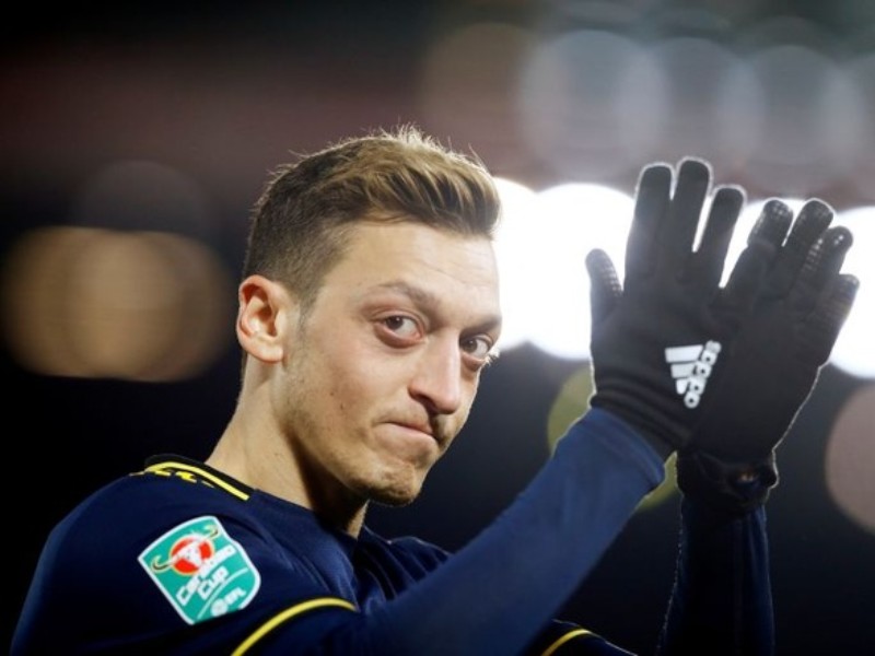 Mesut Ozil chính thức ra tuyên bố giải nghệ