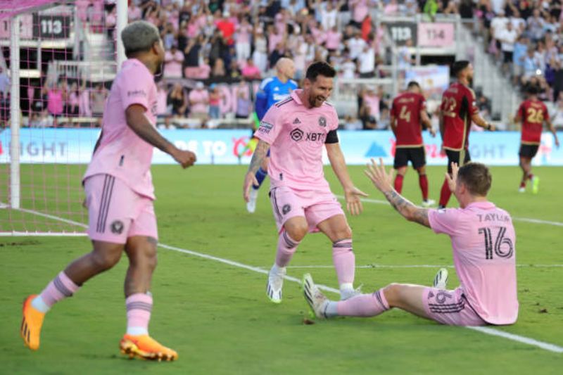 Lionel Messi lập cú đúp trong trận Inter Miami thắng Atlanta United