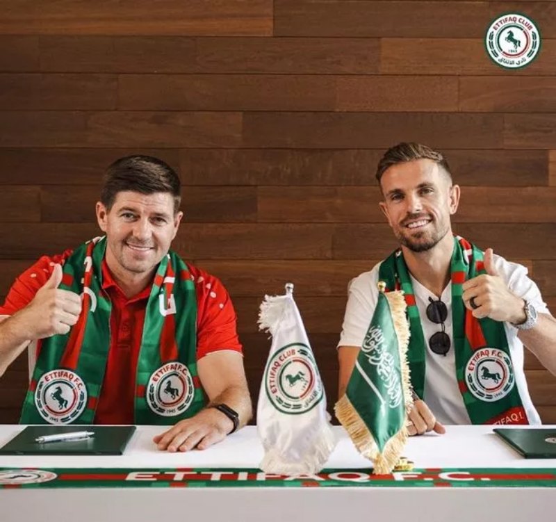 Jordan Henderson tái ngộ Steven Gerrard ở Al-Ettifaq